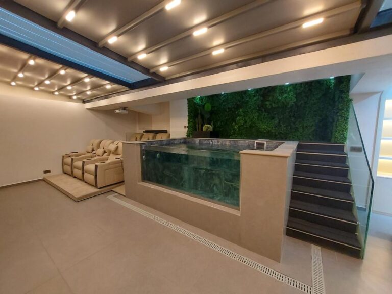 Side Pool Window