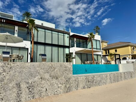 Dubai Villa Swimming Pool